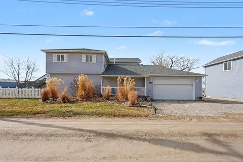 7128 Lazy Ln, Harsens Island, MI 48028