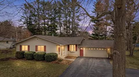 5160 Whipple Lake Rd, Independence, MI 48348