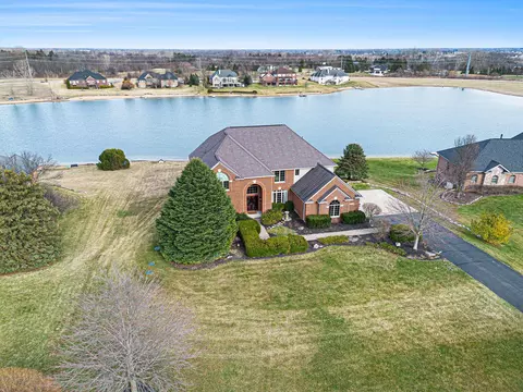 9187 Mirage Lake Dr, York, MI 48160