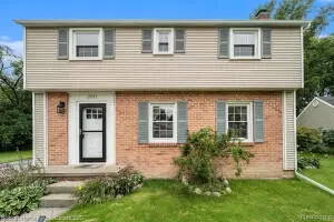 2611 Colrain Dr, Waterford, MI 48328