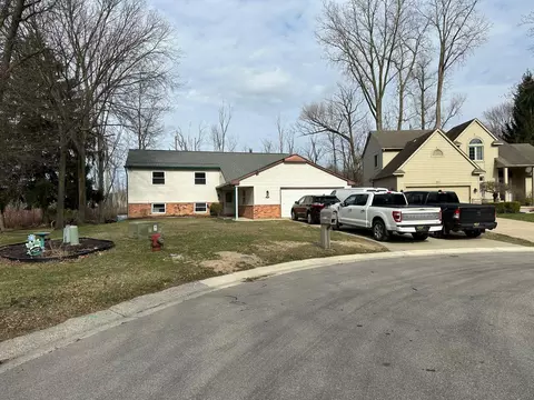 1535 Kings Crown, Wixom, MI 48393