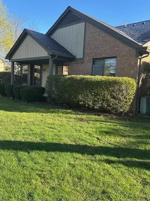 301 Meadow Bridge Dr, Rochester Hills, MI 48307