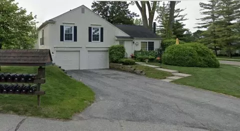 1212 Kings Cove Ct, Rochester Hills, MI 48306