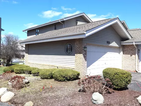 21046 Boulder Cir, Northville, MI 48167