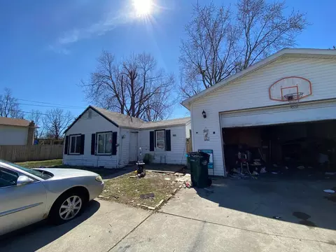 5632 Hughes Rd, Lansing, MI 48911