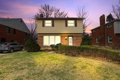 972 Northlawn Blvd, Birmingham, MI 48009
