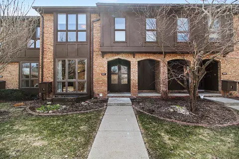 887 Greenhills Dr, Ann Arbor, MI 48105