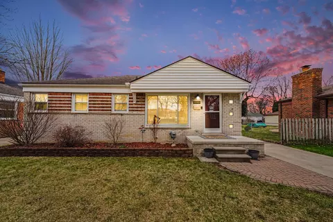 10061 Seltzer St, Livonia, MI 48150