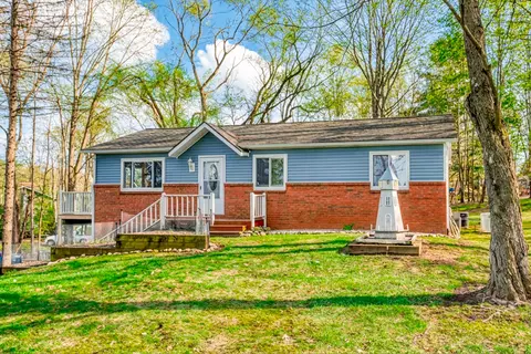 2696 Universal Dr, Pinckney, MI 48169