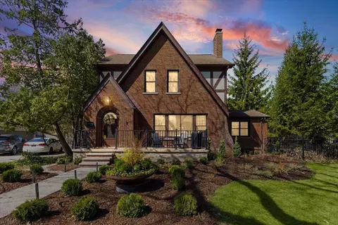 2656 Burnham Rd, Royal Oak, MI 48073