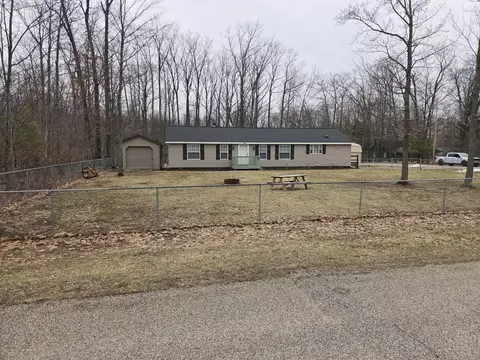 405 Beacon Ln, Roscommon, MI 48653