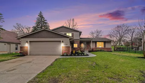 1215 Morehead Ct, Ann Arbor, MI 48103