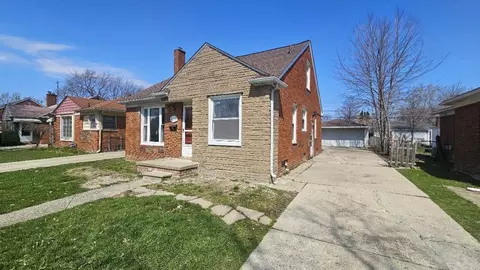 21345 Newcastle Rd, Harper Woods, MI 48225