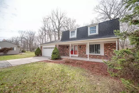 9137 Rucker Rd, Grosse Ile, MI 48138