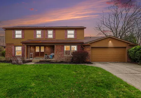 25234 Chapelweigh Dr, Farmington, MI 48336