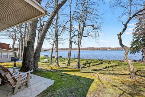 Exterior - 8941 Mott Dr, Jackson, MI 49201 photo 3 of 9