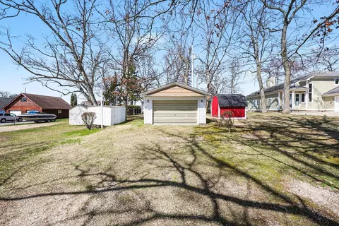 Exterior - 8941 Mott Dr, Jackson, MI 49201 photo 7 of 9