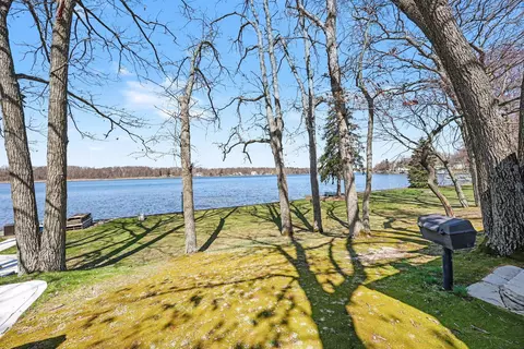 Exterior - 8941 Mott Dr, Jackson, MI 49201 photo 5 of 9