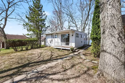 8941 Mott Dr, Jackson, MI 49201