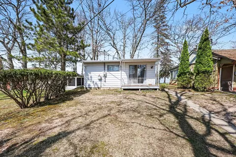 Exterior - 8941 Mott Dr, Jackson, MI 49201 photo 8 of 9