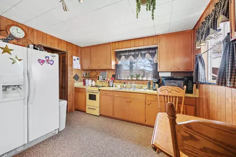 Kitchen - 8941 Mott Dr, Jackson, MI 49201 photo 2 of 2
