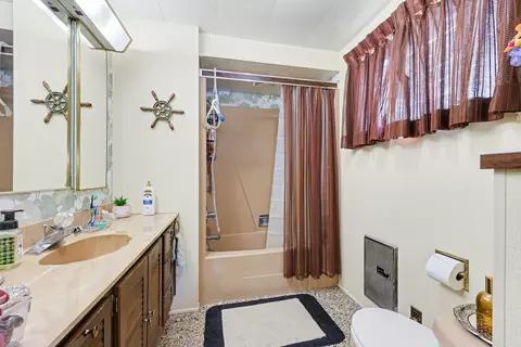 Bath - 8941 Mott Dr, Jackson, MI 49201 photo 1 of 1