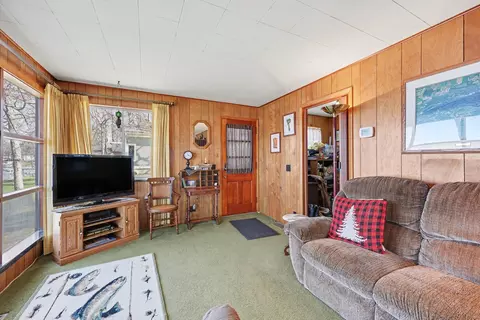 Living - 8941 Mott Dr, Jackson, MI 49201 photo 2 of 3