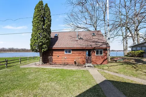 8945 Mott Dr, Jackson, MI 49201