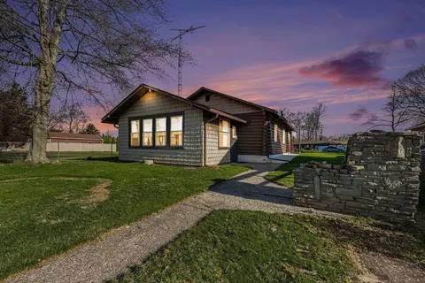 441 Jefferson Dr, Leoni, MI 49254