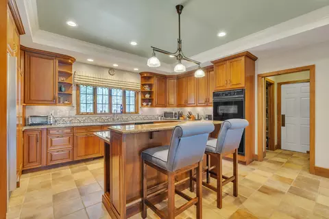 Kitchen - 5140 Turtle Point Dr, Northfield, MI 48105 photo 3 of 4