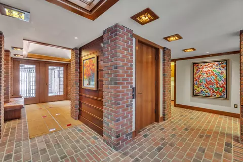 Entry Way - 5140 Turtle Point Dr, Northfield, MI 48105 photo 2 of 4