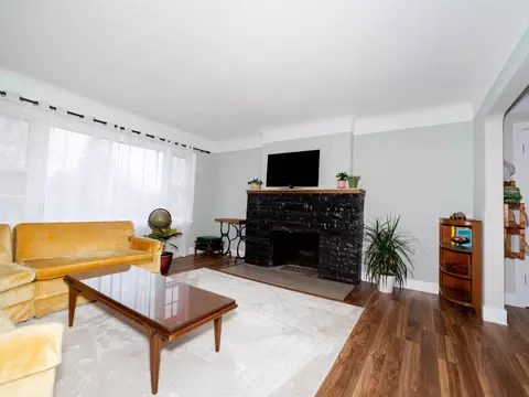 Living - 9079 Gotts Ct, Augusta, MI 48191 photo 4 of 6