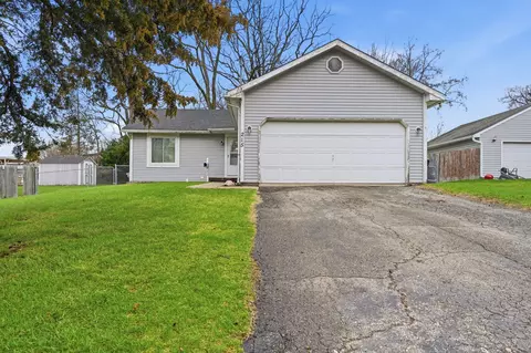215 3rd St, Fenton, MI 48430