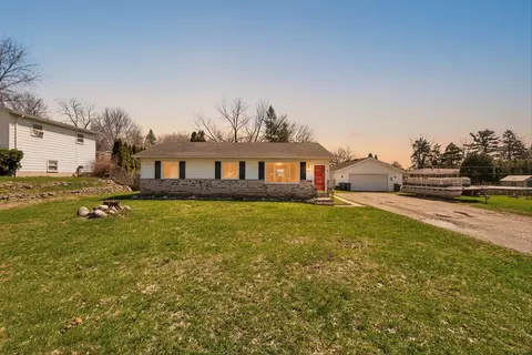893 Sherry Dr, Lake Orion, MI 48362