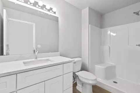 Bath - 31529 Augusta Drive Unit Dr #72, Romulus, MI 48174 photo 1 of 3