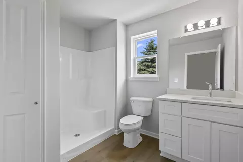 Bath - 31529 Augusta Drive Unit Dr #72, Romulus, MI 48174 photo 3 of 3