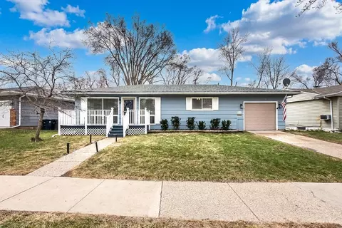 2133 N Circle Dr, Ann Arbor, MI 48103