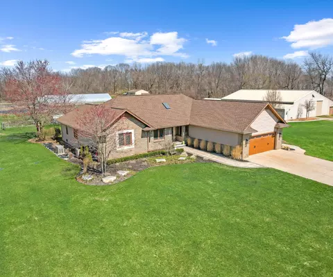 9552 Wall Gene Rd, South Lyon, MI 48178