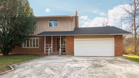 685 Ironwood Dr, Ann Arbor, MI 48103