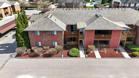 16486 Clarkson Dr, Fraser, MI 48026