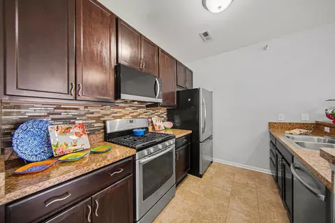 1016 W Summerfield Glen Circle Unit Cir #87, Scio, MI 48103
