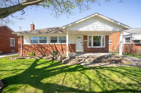 28053 Fountain St, Roseville, MI 48066