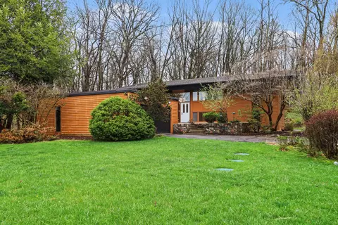 2353 Blueberry Ln, Ann Arbor, MI 48103