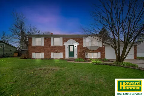 1431 Meadow Dr, Wolverine Lake, MI 48390