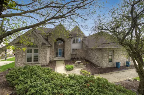 48135 Covington Ct, Canton, MI 48187