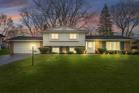 6709 Wild Ridge Ln, West Bloomfield, MI 48322