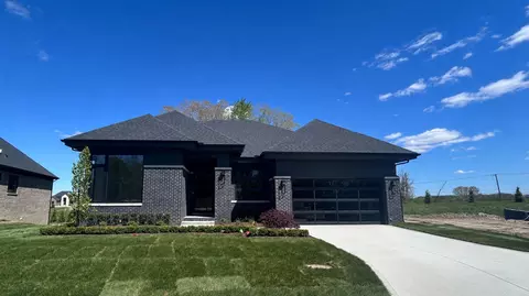 57078 Meadowridge Dr, Washington, MI 48094