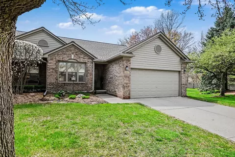 4426 Glenoaks Ct, Warren, MI 48092