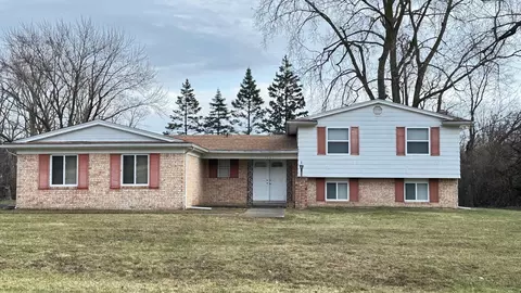 2665 Peterboro Rd, West Bloomfield, MI 48323