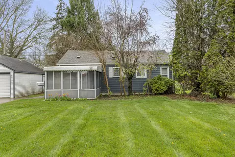 5757 Arcola St, Garden City, MI 48135